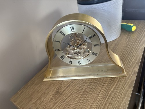 Gold tone quartz - quartz, battery